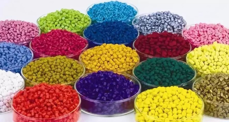 “變頻技術(shù)是如何應用在中國塑料制品行業(yè)的節(jié)能改造中的？”